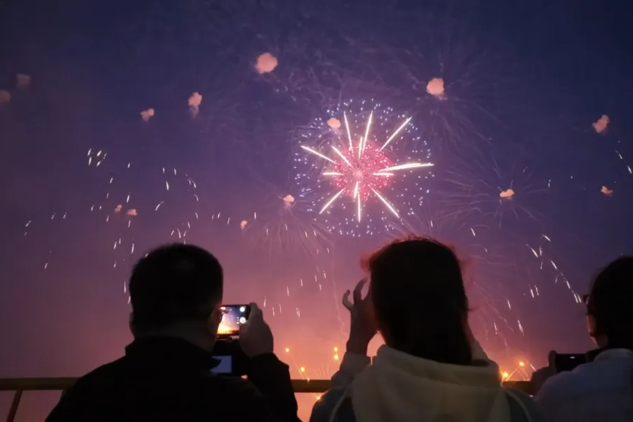 金山シティビーチ国際音楽花火ショー、国内外のトップチームが夜空で競演