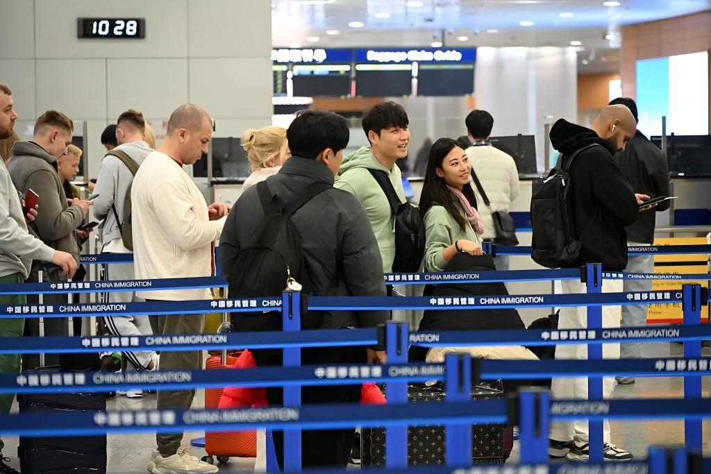 中国、「出入国管理に関する国務院の規定」を公表
