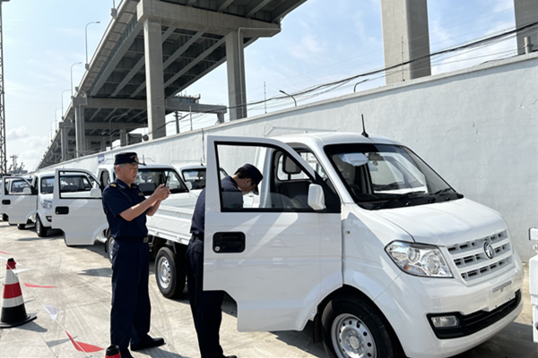 中日国際フェリー「新鑑真」号が初めて中国国産新エネルギー車を輸送　大阪に向け出航