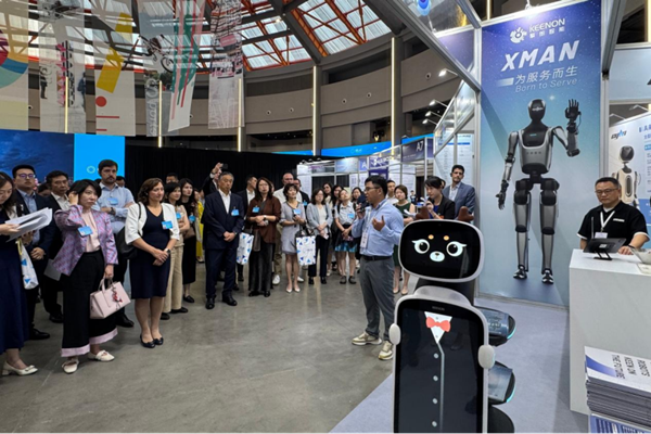 IBLACメンバーが徐匯浜江に集結　上海のAI発展に「想像以上」と感嘆