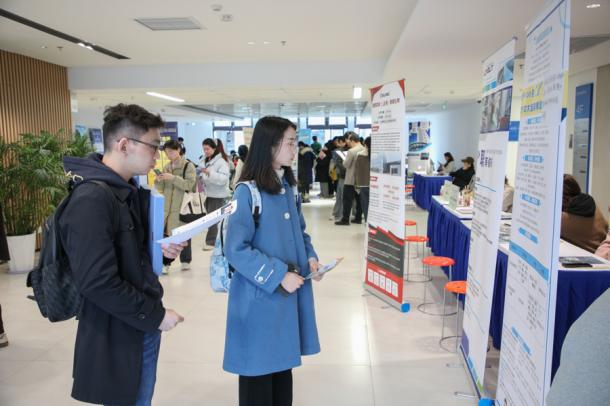 AI時代の挑戦と可能性：上海外国語大学の「外国語+X」複合型育成モデル