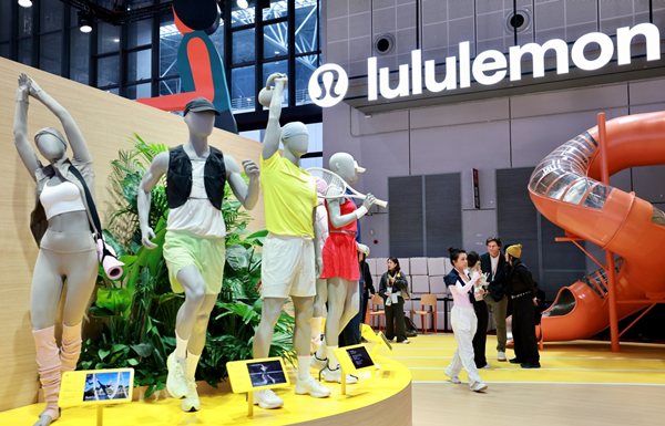 Lululemon 的展台.jpg