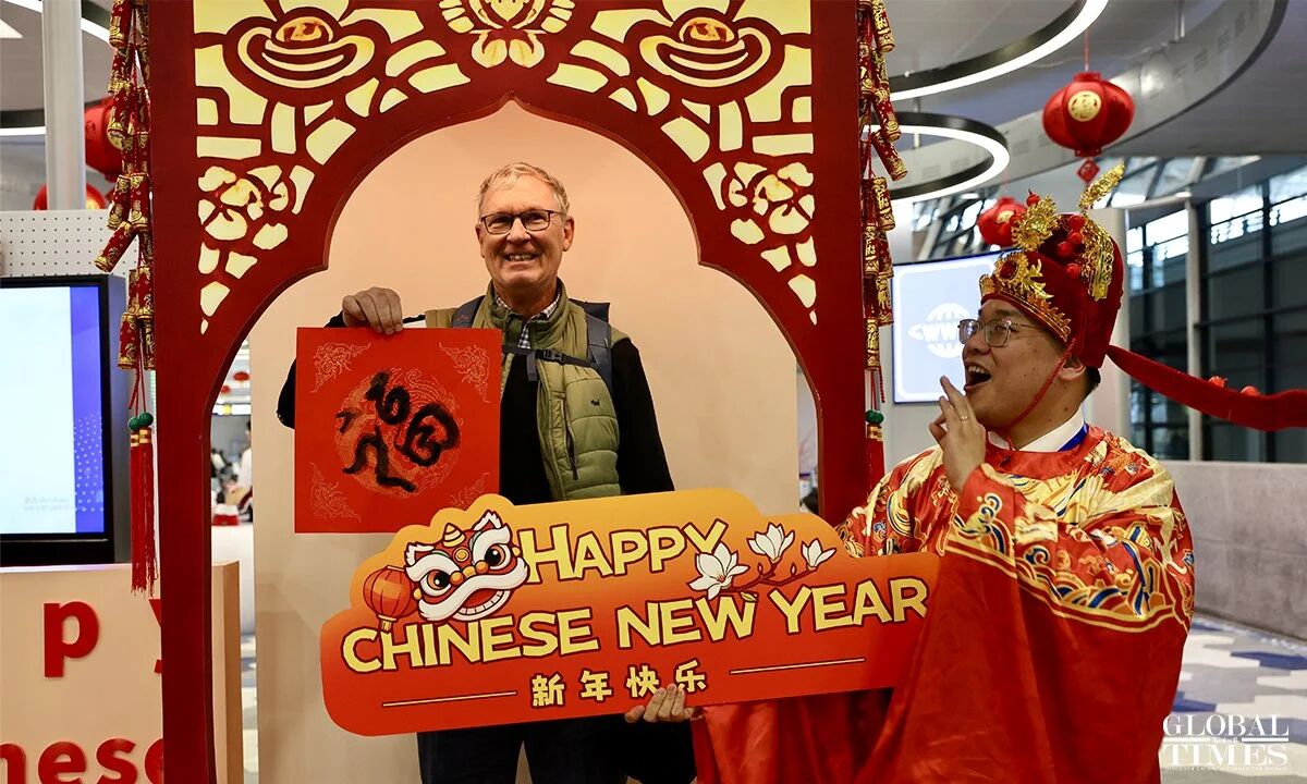 到着したその瞬間から中国の春節を体感――上海の空港が海外からの観光客に新春文化体験を提供