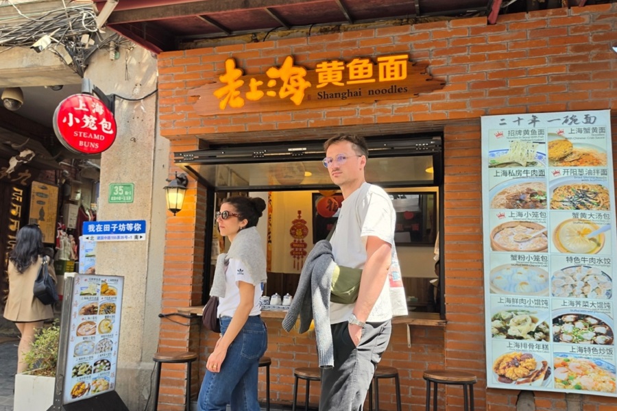 流行ドリンクから路地裏グルメまで――上海で広がる、外国人観光客による「中国の暮らし」体験