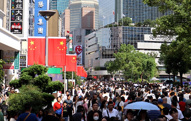 上海　国慶節連休のオンラインとオフライン消費が676億元に