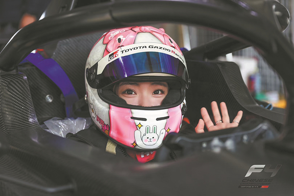 F1中国GPが上海でまもなく開幕　中国初の女性ドライバーがF1アカデミーの競技場に登場